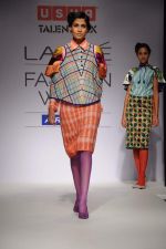 Model walk the ramp for talent box ritika karishma shahani show at Lakme Fashion Week Day 4 on 6th Aug 2012 (149).JPG